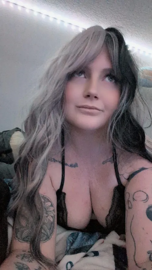 Upvote for some free nudies Thumbnail