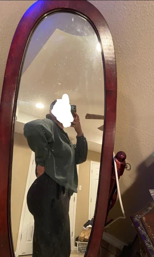 Upvote to see it without pants 🤪🍑 Thumbnail