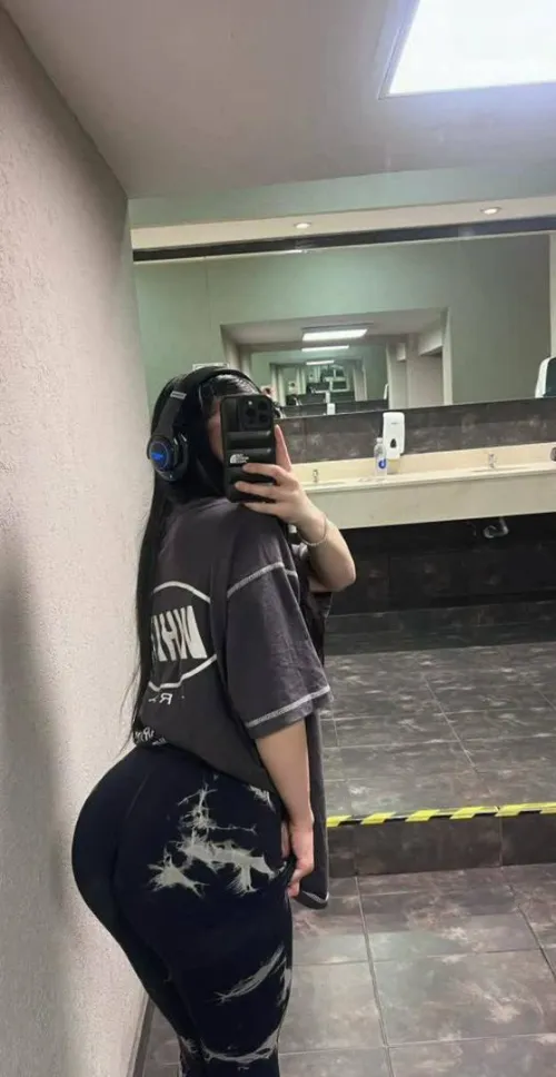 Wanna ruin my yoga pants in some positions Thumbnail