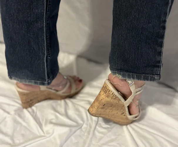 Want to wedge in here? Thumbnail