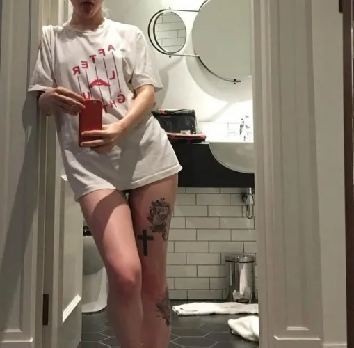 Was this a photo originally taken for Taylor's eyes only? Thumbnail