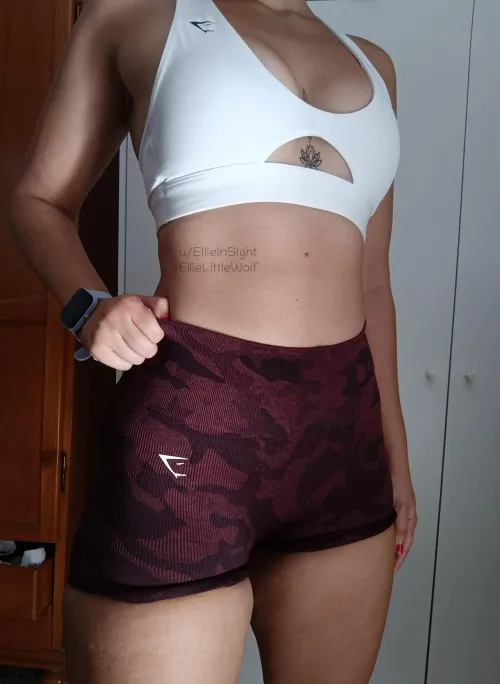 What’s tighter, my yoga pants or your self-control? Thumbnail