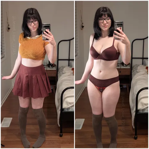 Who knew Velma had on such cute panties under her skirt Thumbnail
