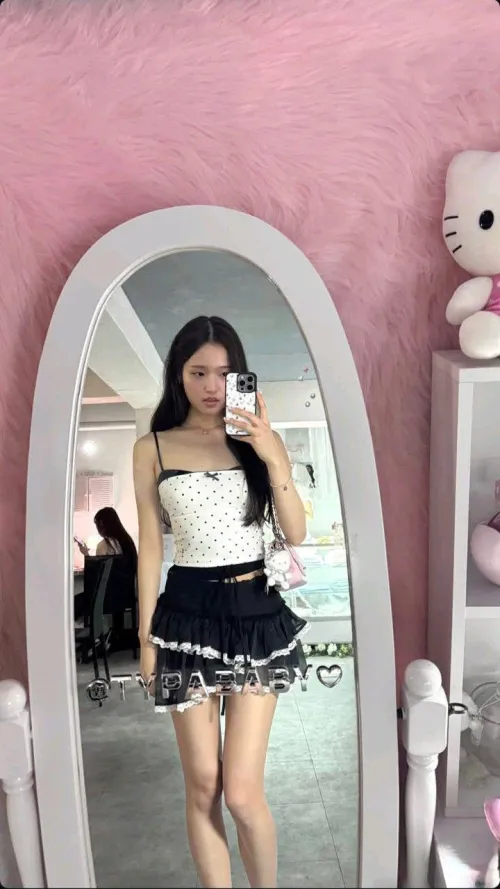 would u let me gag on ur cock if i looked up at u like this? :> Thumbnail