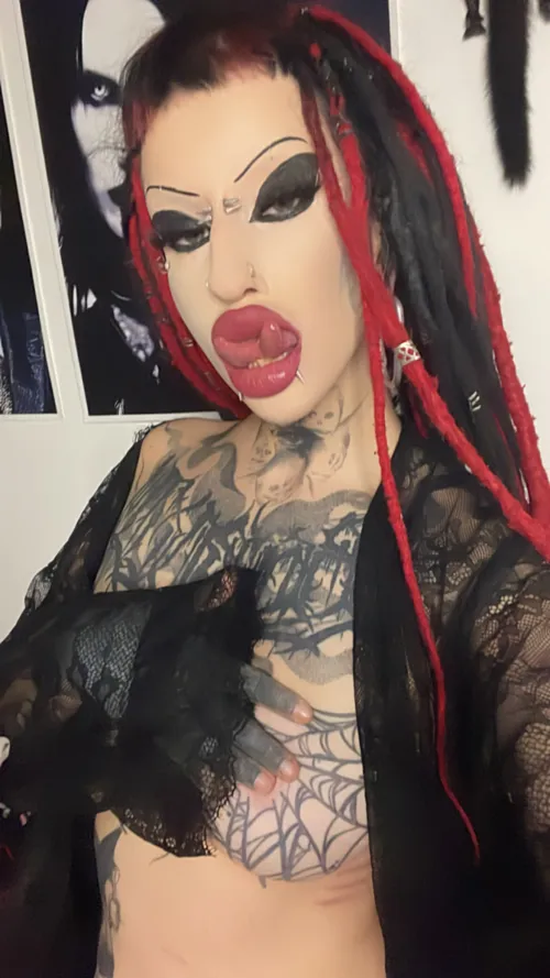 Your spooky girlfriend [OC] Thumbnail